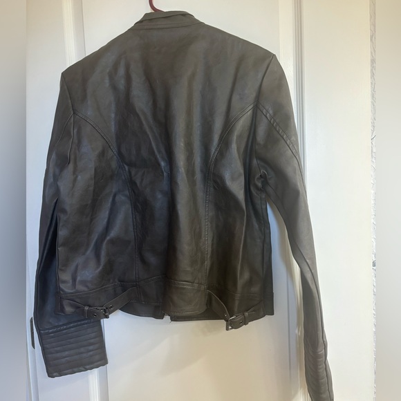 Women’s gray faux- leather jacket. Size Xl. - Picture 11 of 12
